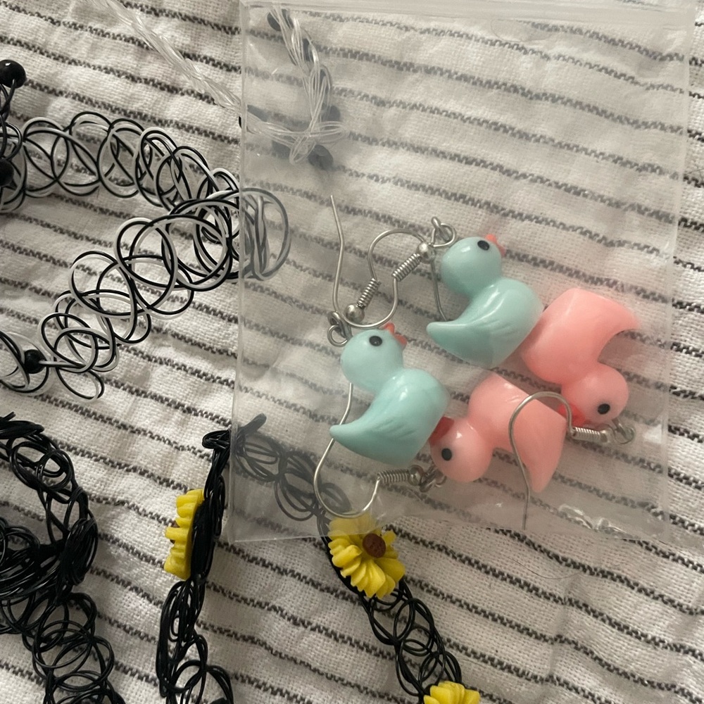 Colorful Accessories Set - Picture 3 of 8